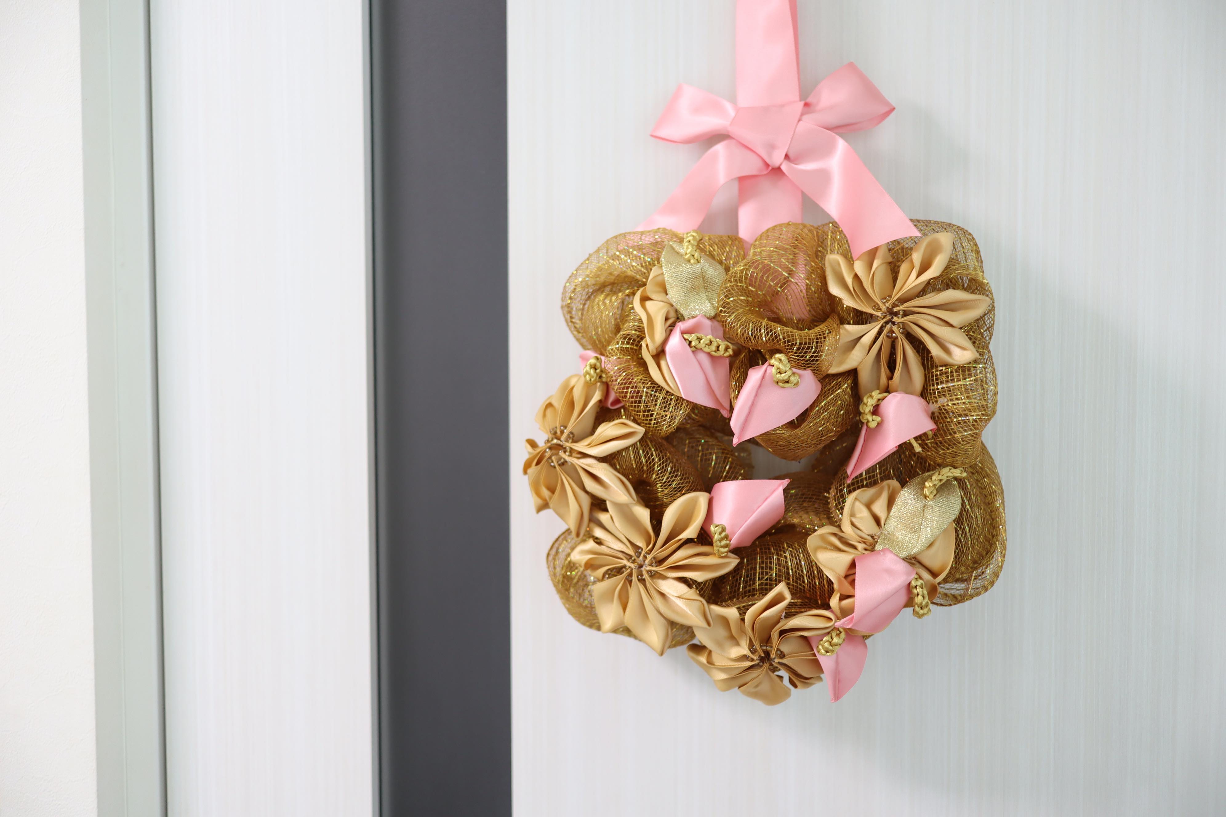 golden-anthurium-wreath