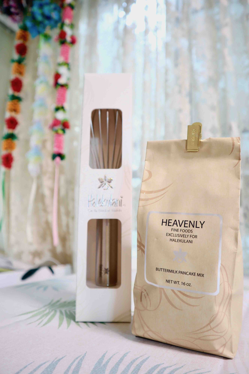 ハレクラニのパンケーキミックスと泡立て器