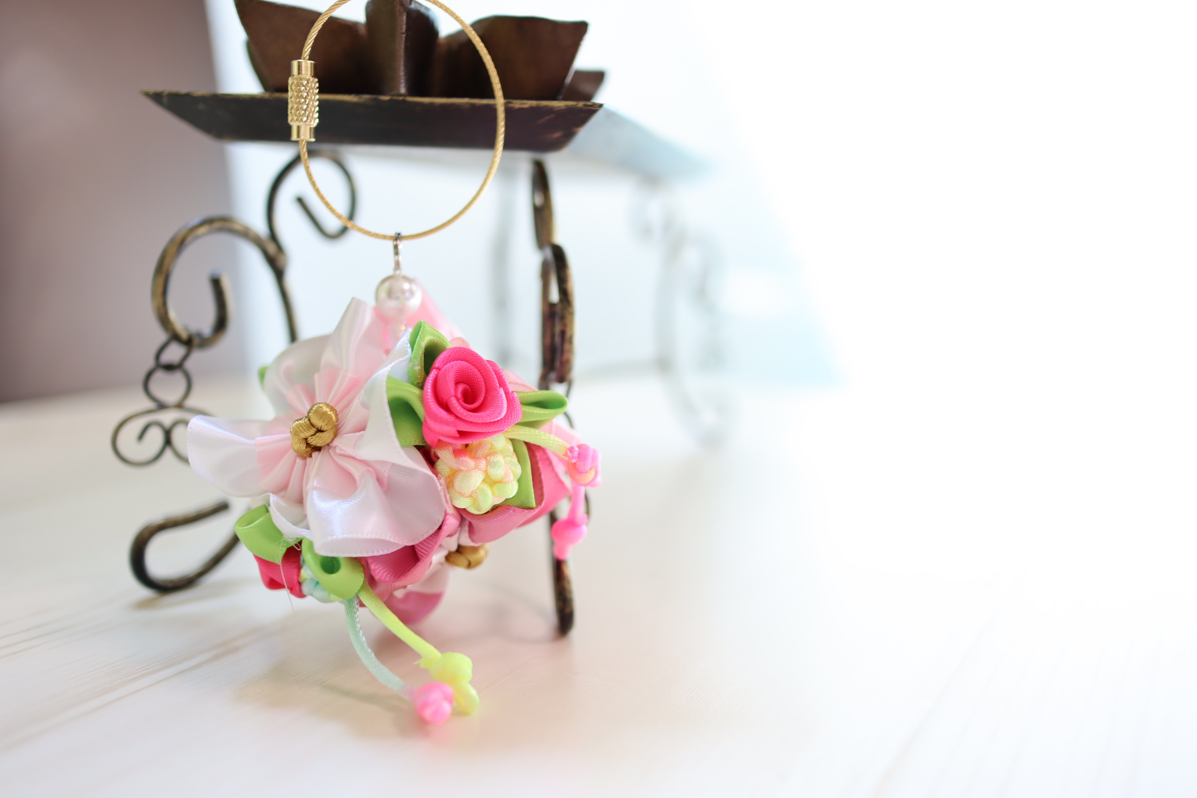 ponpon-anemone-with-rose