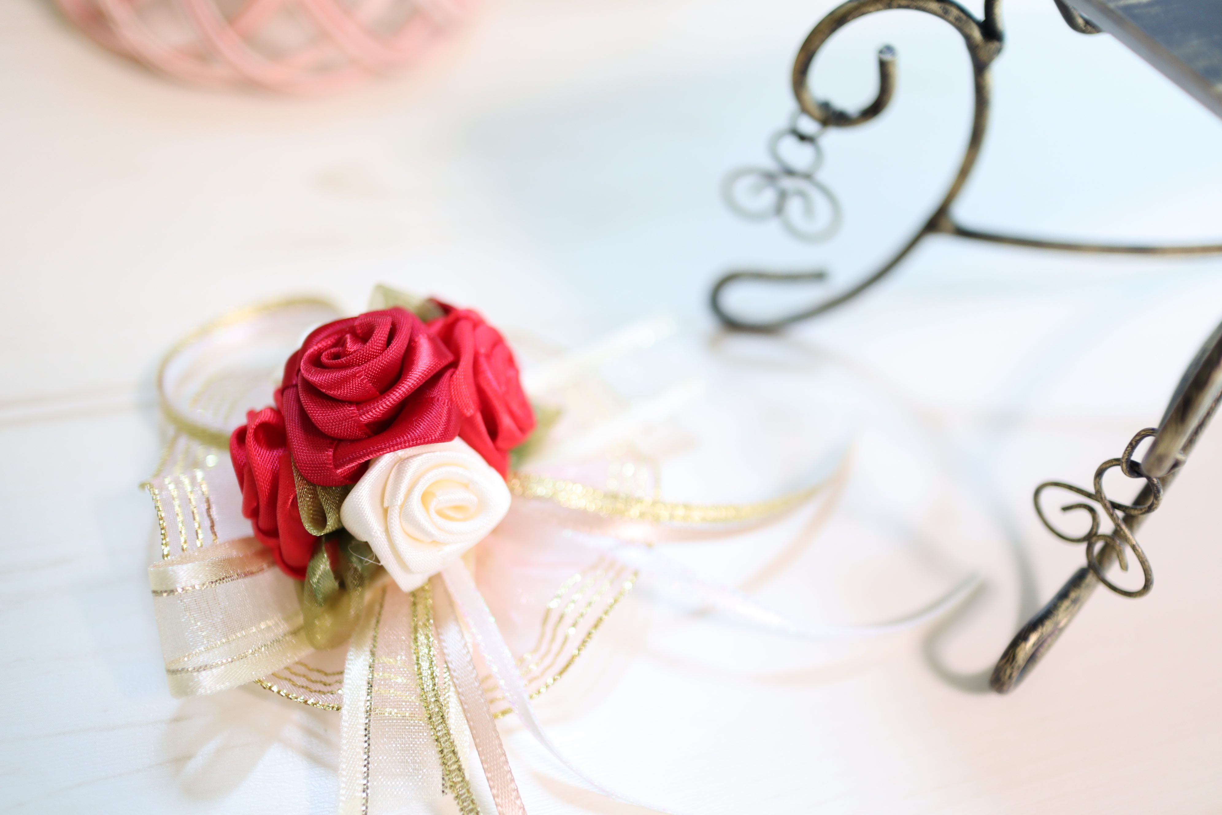 six-rose-charm-1