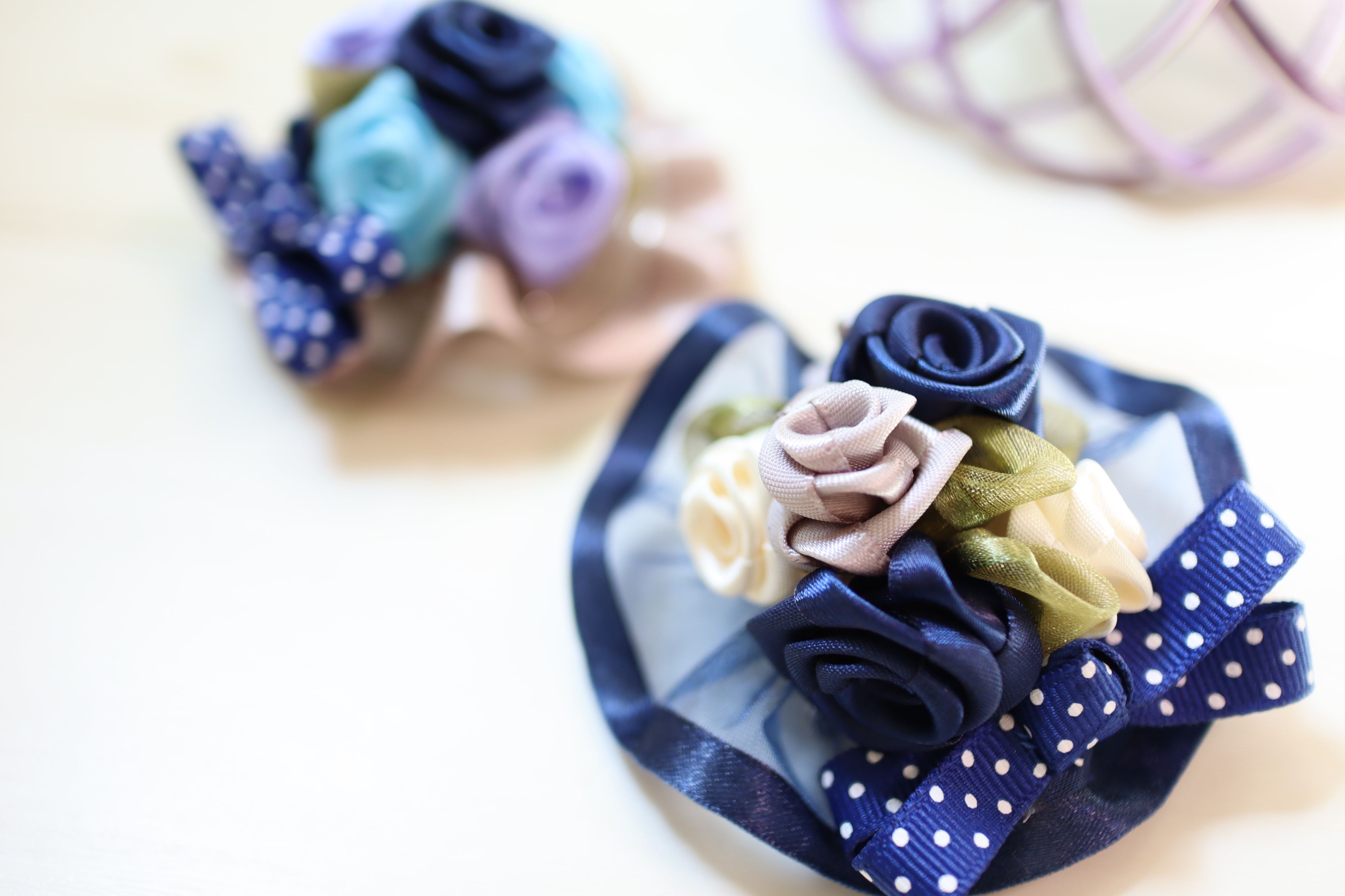 six-rose-hat-charm-1