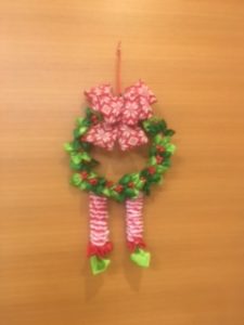 christmas-elf-wreath